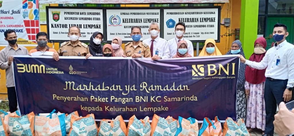 Penyerahan Paket Pangan BNI KC Samarinda kepada Kelurahan Lempake