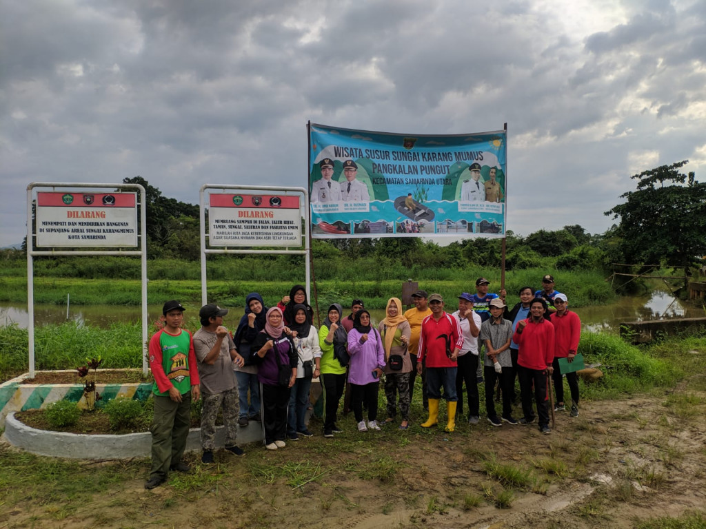 Kecamatan Samarinda Utara Ikut Aktif pembersihan sekitar Sungai karang Mumus