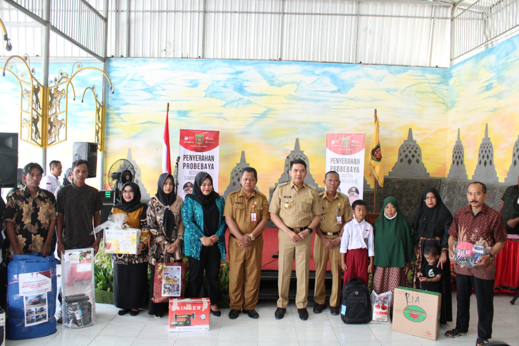 Penyerahan Bantuan Kegiatan Probebaya di Kecamatan Samarinda Utara
