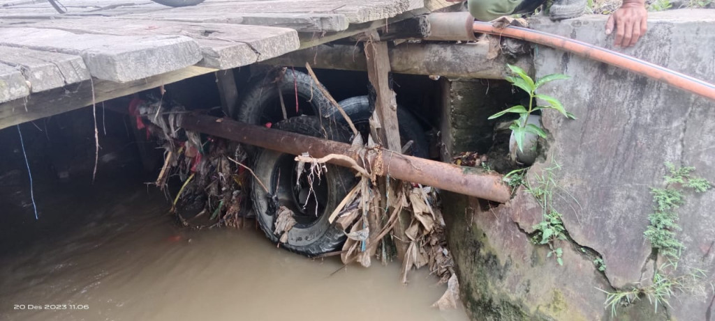 Peninjauan Lokasi Penyebab Banjir di Sekitar Terminal Lempake