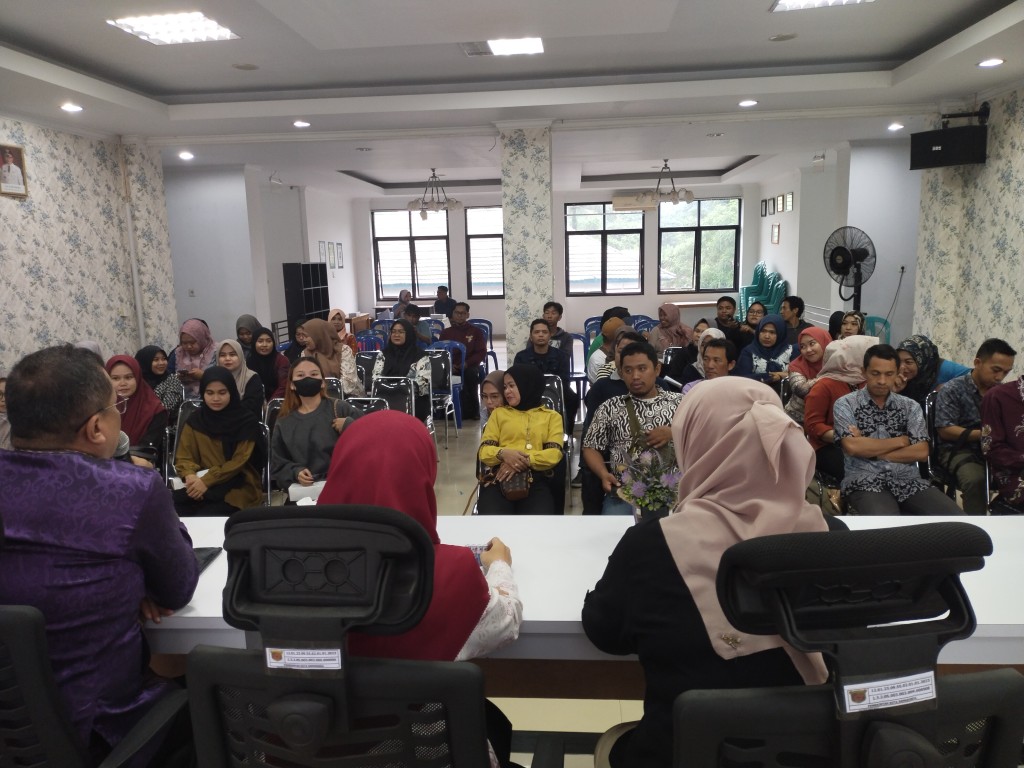 Sekretaris Camat Samarinda Utara Beri Arahan kepada PTTH/PTTB dalam Acara di Aula Kecamatan