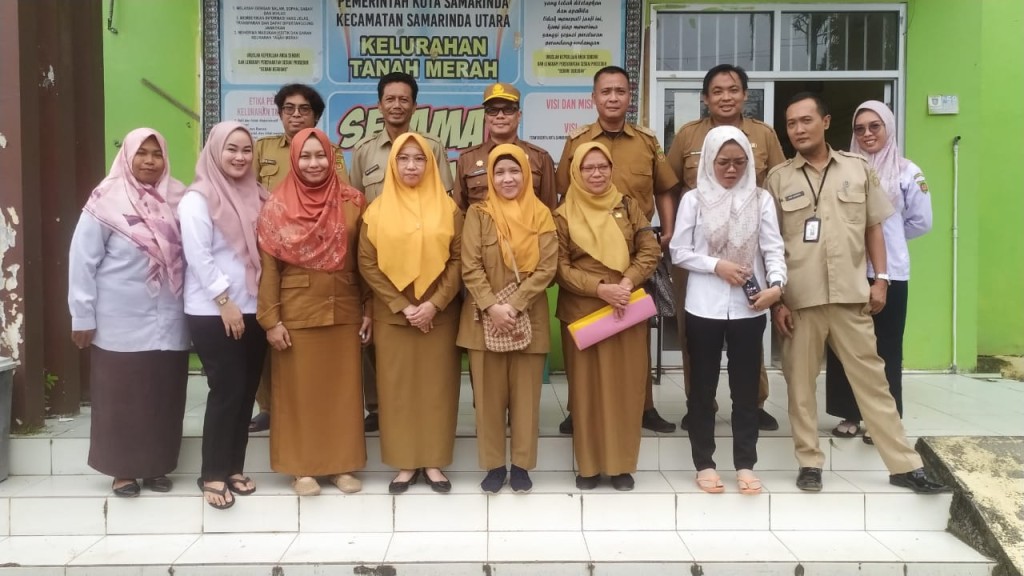 Pelaksanaan Kegiatan Monitoring Evaluasi Kinerja Kecamatan Samarinda Utara di Kelurahan Tanah Merah