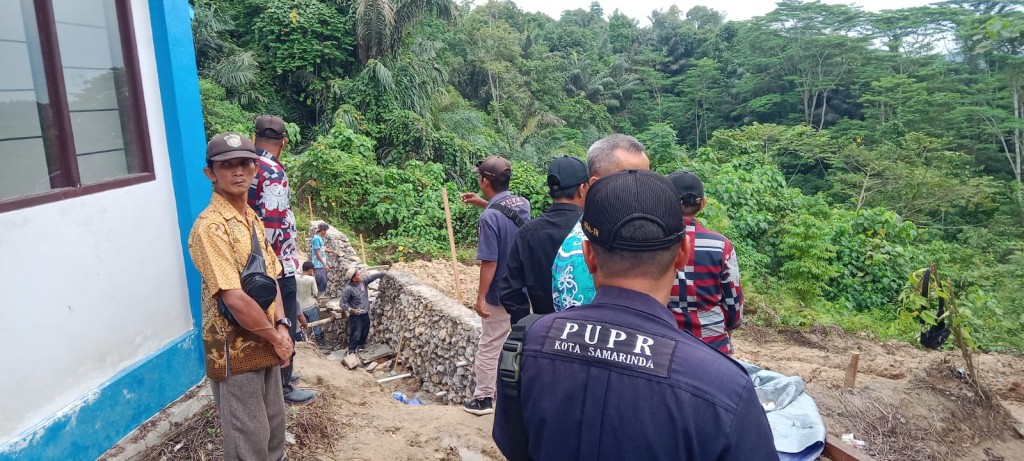 Tinjauan Tanah Longsor di SKB Kota Samarinda Bersama Kecamatan Samarinda Utara dan Dinas PUPR
