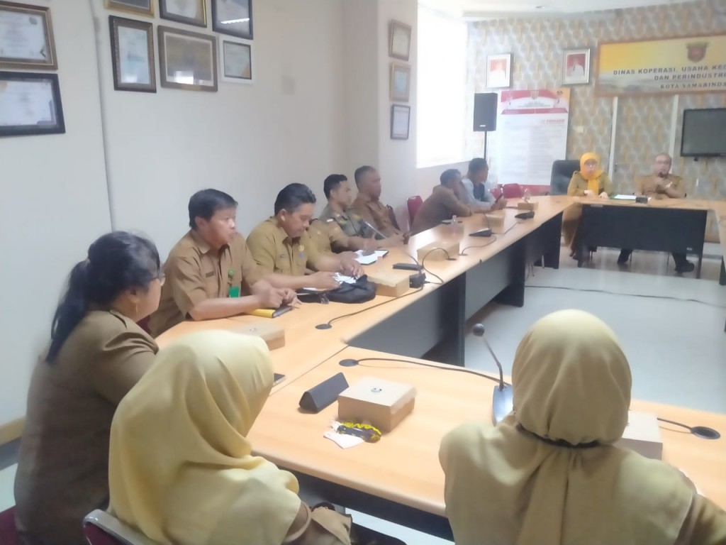 Rapat Tim Penyelesaian Pembubaran Koperasi di Dinas Koperasi, UKM dan Perindustrian Kota Samarinda