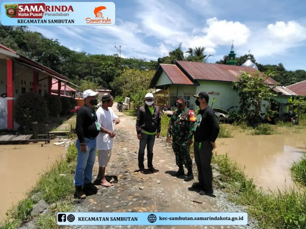 Meninjau lokasi banjir di Pelita 6 Kelurahan Sambutan