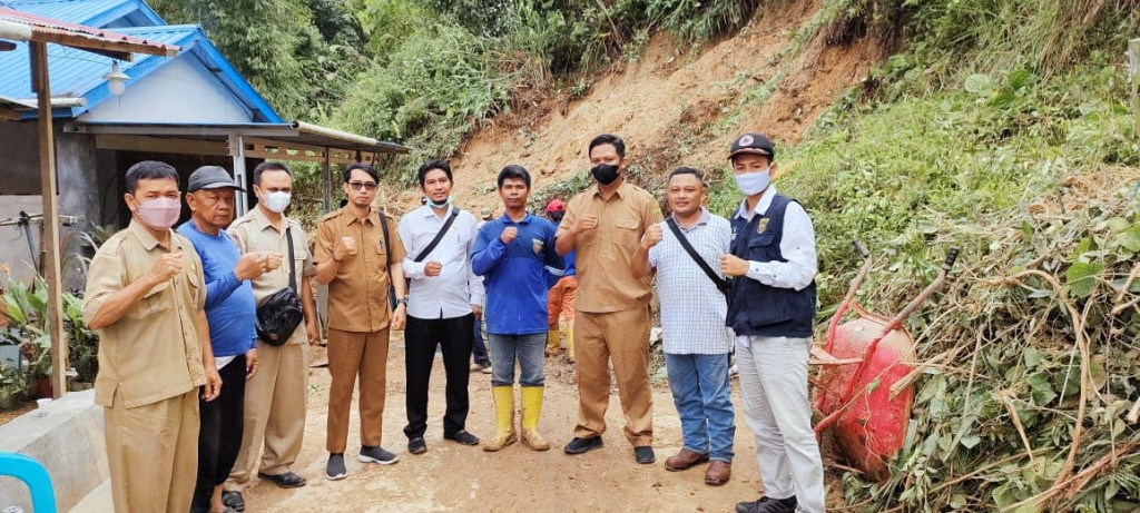 Peninjauan korban longsor Tgl.21 Maret 2022 di Perum Asri Pelita 4 RT.26