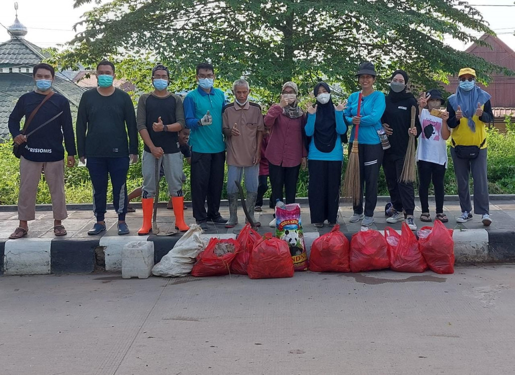 Kegiatan gotong royong massal