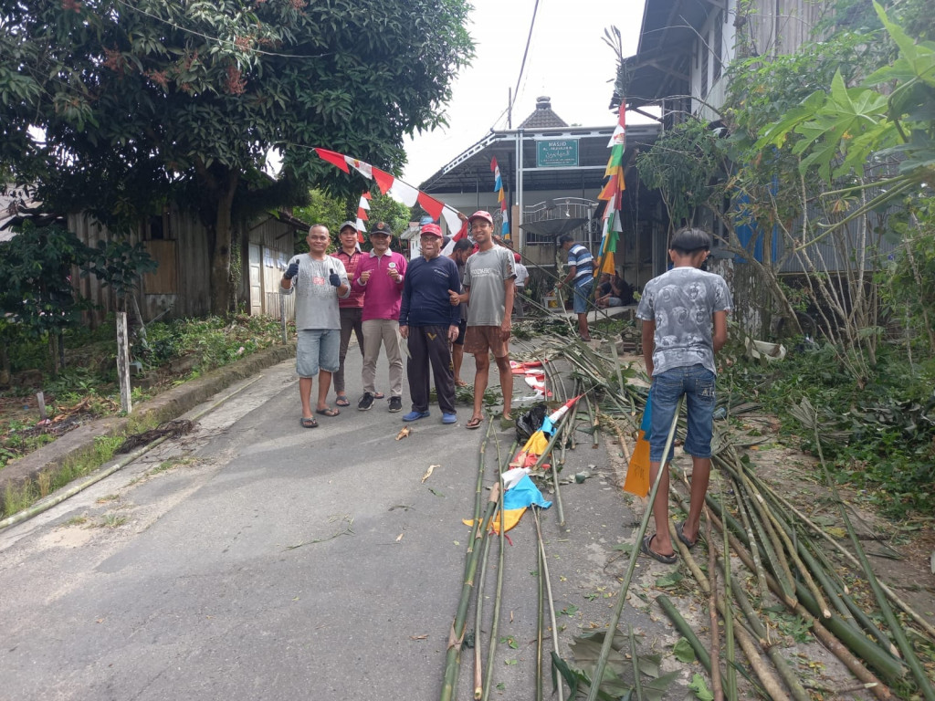 Monitoring Kerja Bhakti di Lingkungan RT. 01, 02, 03, 05, 06, 25, 27, 36