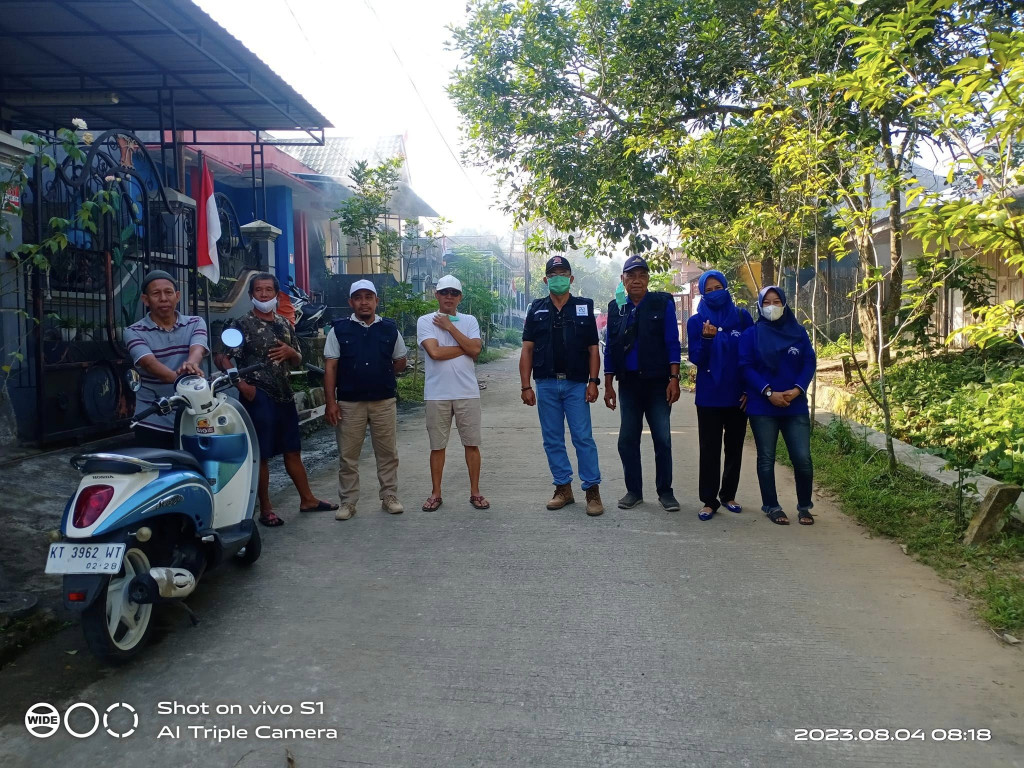 Kegiatan Fogging di RT 31 Kelurahan Sambutan. Bersama Tim Puskesmas Sambutan, Kelurahan Siaga, Kampoeng KB, dan Ketua RT setempat