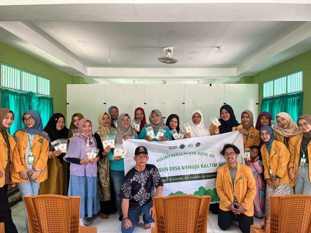 Pelatihan membuat Jamu Bubuk dari TOGA (Tanaman Obat Keluarga) oleh mahasiswa/i KKN UNMUL Samarinda