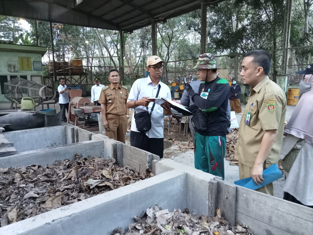 Mendampingi tim penilai Adipura dari kementerian LH