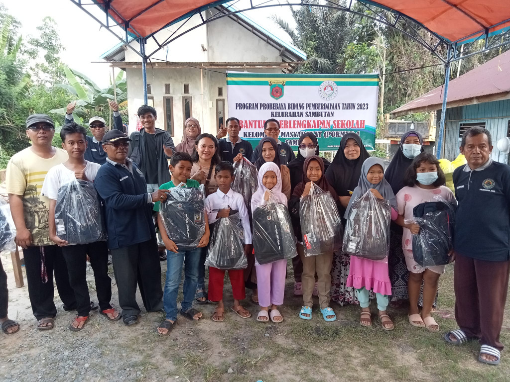 Kegiatan Probebaya Bidang Pemberdayaan 2023 Pokmas I Penyerahan Bantuan Perlengkapan Sekolah