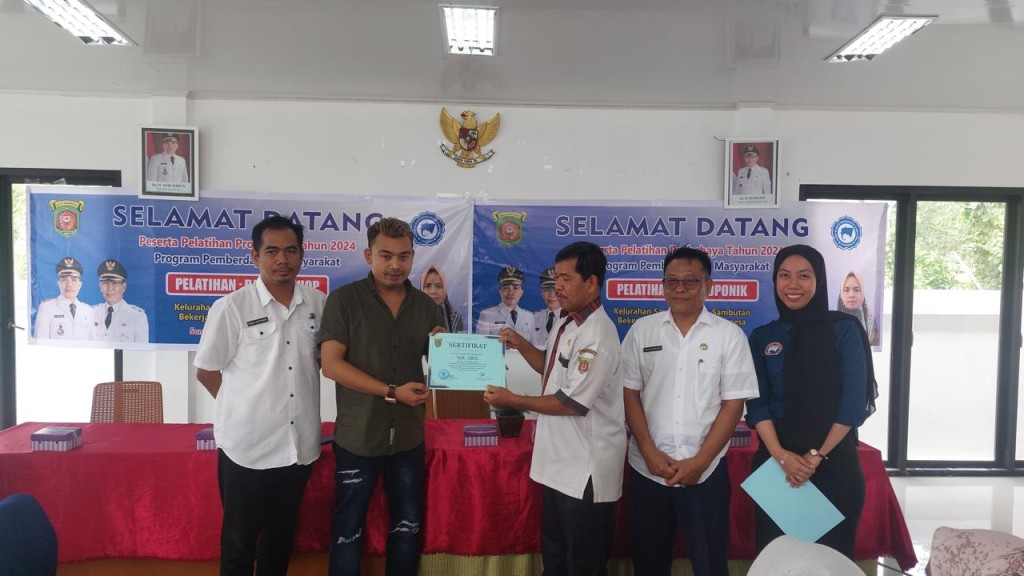 Pelatihan Hidroponik dan Barbershop