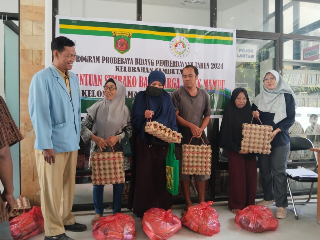 Pembagian Sembako dan Pelatihan pembuatan makanan khas Kaltim program Probebaya bidang Pemberdayaan