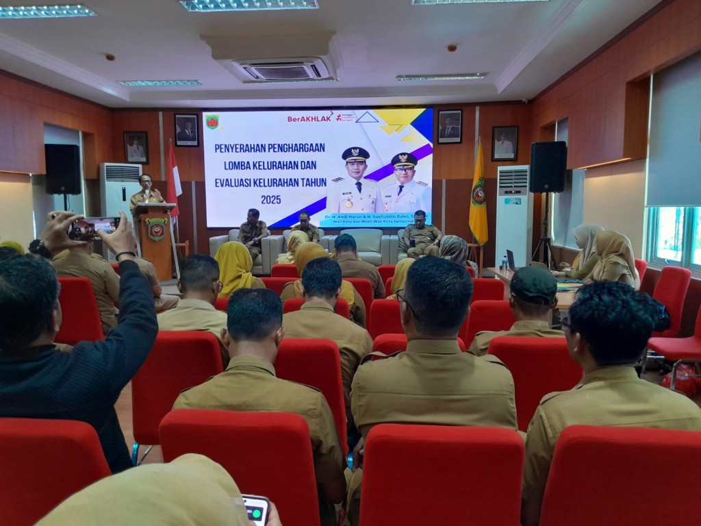 Kegiatan Penyerahan Penghargaan Lomba Kelurahan dan Evaluasi Kelurahan Tahun 2025