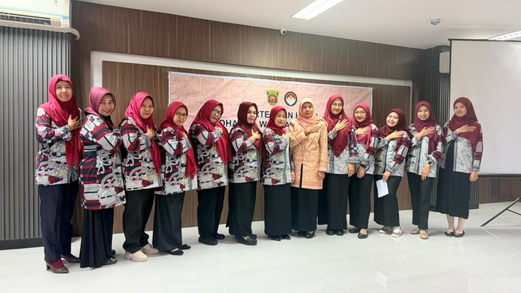 DWP Kota Samarinda dan Kecamatan Sambutan Gelar Pertemuan Rutin serta Pelatihan Sulam Tumpar