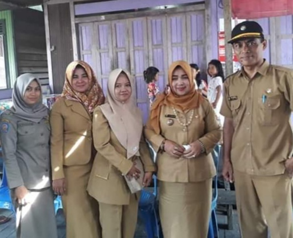 Penyerahan Bantuan kebakaran di Desa Handil Kutai kartanegara