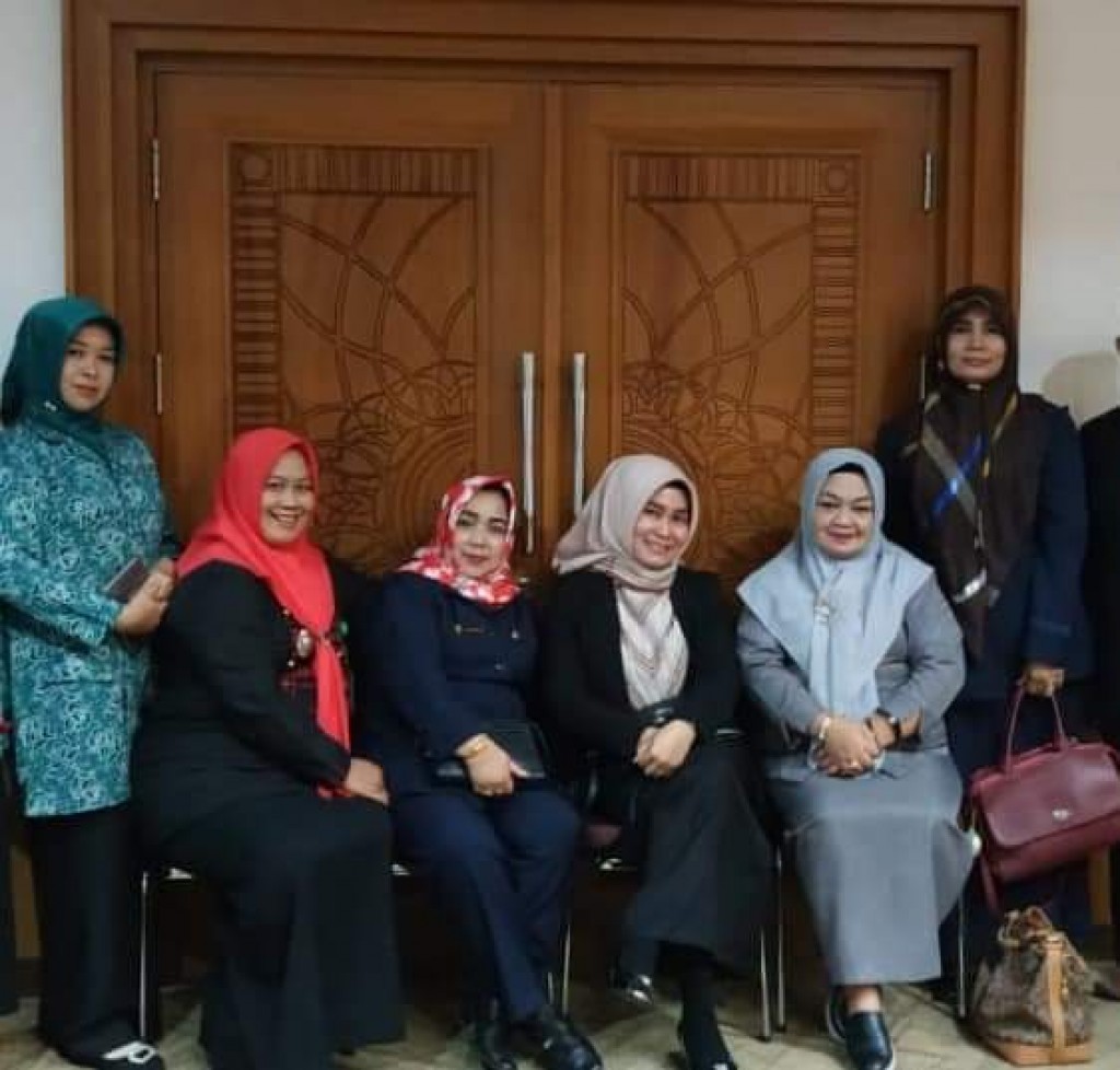 Menghadiri Rapat Paripurna DPRD Kota Samarinda