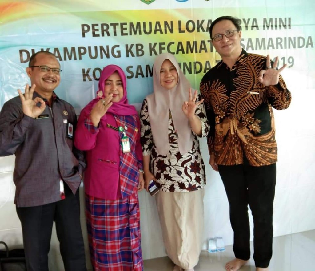Penyuluhan Pencegahan penularan HIV AIDS DI Kampung KB Dewata Kencana