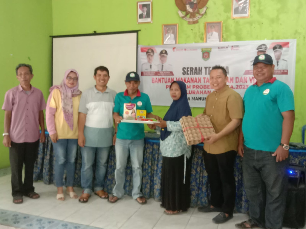 SERAH TERIMA BANTUAN MAKANAN TAMBAHAN DAN VITAMIN PROGRAM PROBEBAYA TAHUN 2023