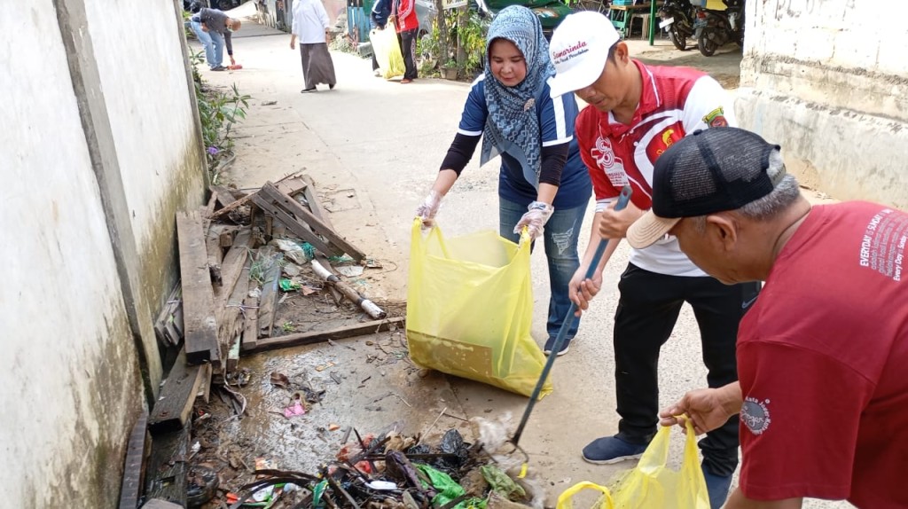 Kegiatan kerja bakti/gotong royong di kawasan Kelurahan Sungai Dama bersama Kecamatan Samarinda Ilir dan Kelurahan se-Kecamatan Samariinda Ilir.