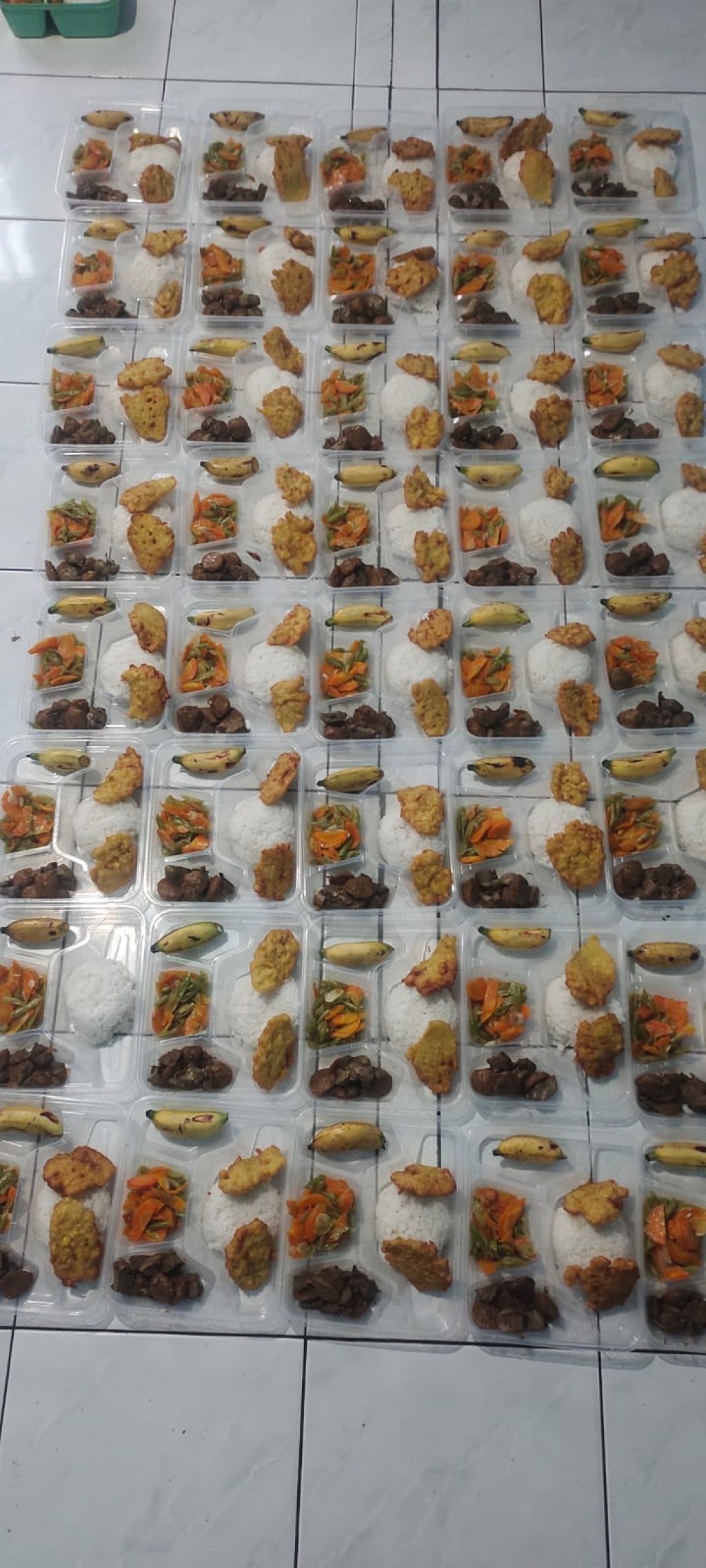 PEMBERIAN MAKANAN TAMBAHAN  DI KELURAHAN SELILI OLEH TP. PKK KELURAHAN SELILI