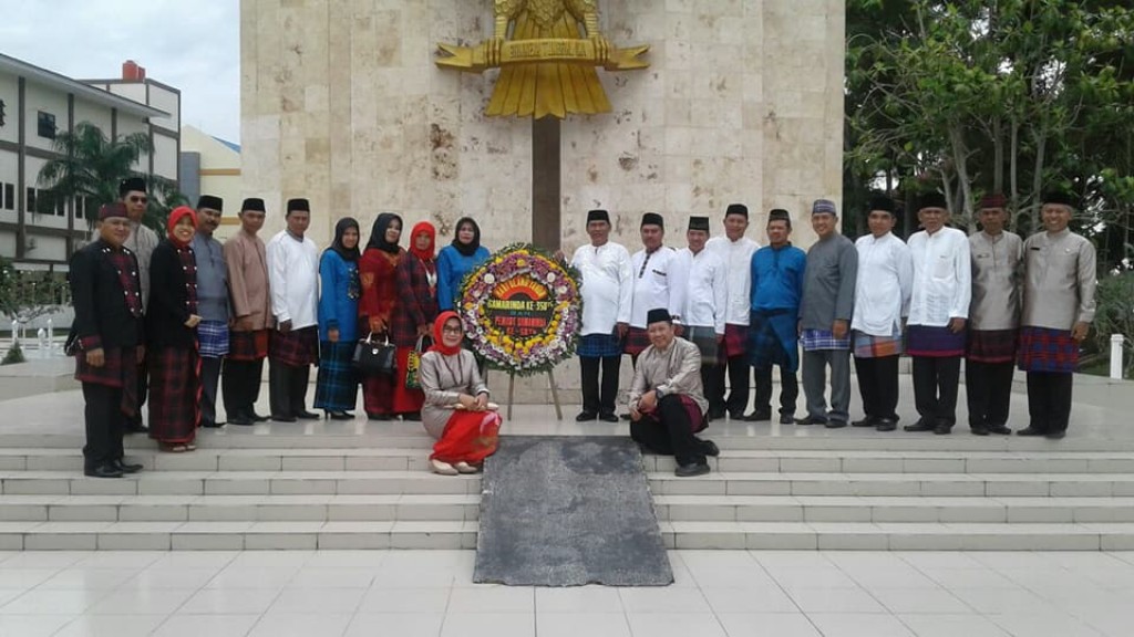 Ziarah Ke Taman Makam Pahlawan dalam rangka HUT Kota Samarinda Ke 350