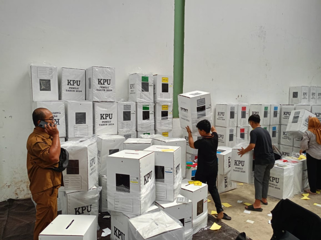 Giat, Selasa 02 Januari 2024, Kegiatan Penyortiran, Perhitungan, Pengesetan dan Pengepakan Logistik Pemilu Tahun 2024