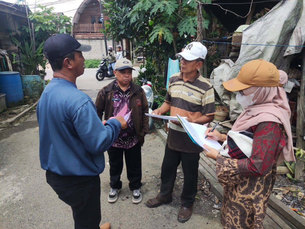 Giat, Kamis 16 Oktober 2025 Monitoring Pendataan Bangunan Sarang Walet di Jln AW Syahrani 4 RT 01 dihadiri Kasi Ekbang beserta staf, Kasi Tapem beserta staf dan Ketua RT 01.