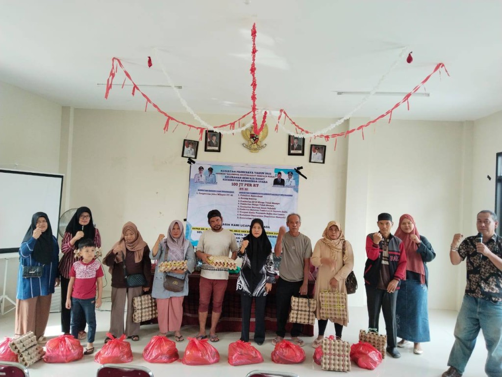 Giat siang, Kamis 23 Oktober 2025 ‎Penyerahan Bantuan kepada warga RT 12 pada kegiatan Probebaya bidang Pemberdayaan Tahun Anggaran 2025