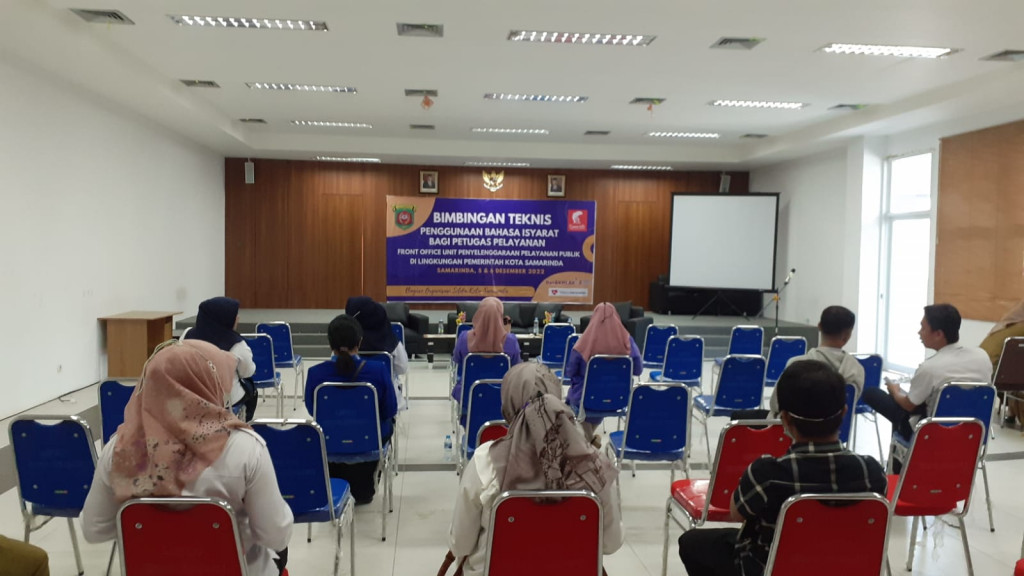 Bimbingan Teknis Bahasa Isyarat bagi petugas pelayanan/front office