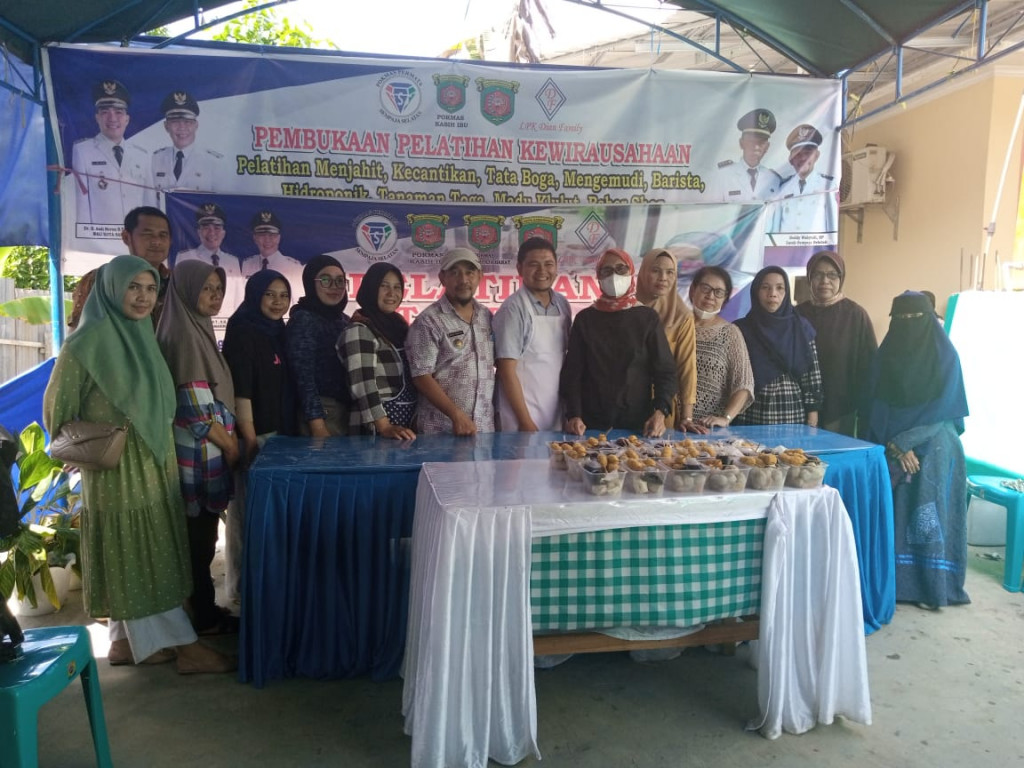 Pelatihan Tata Boga dan Menjahit