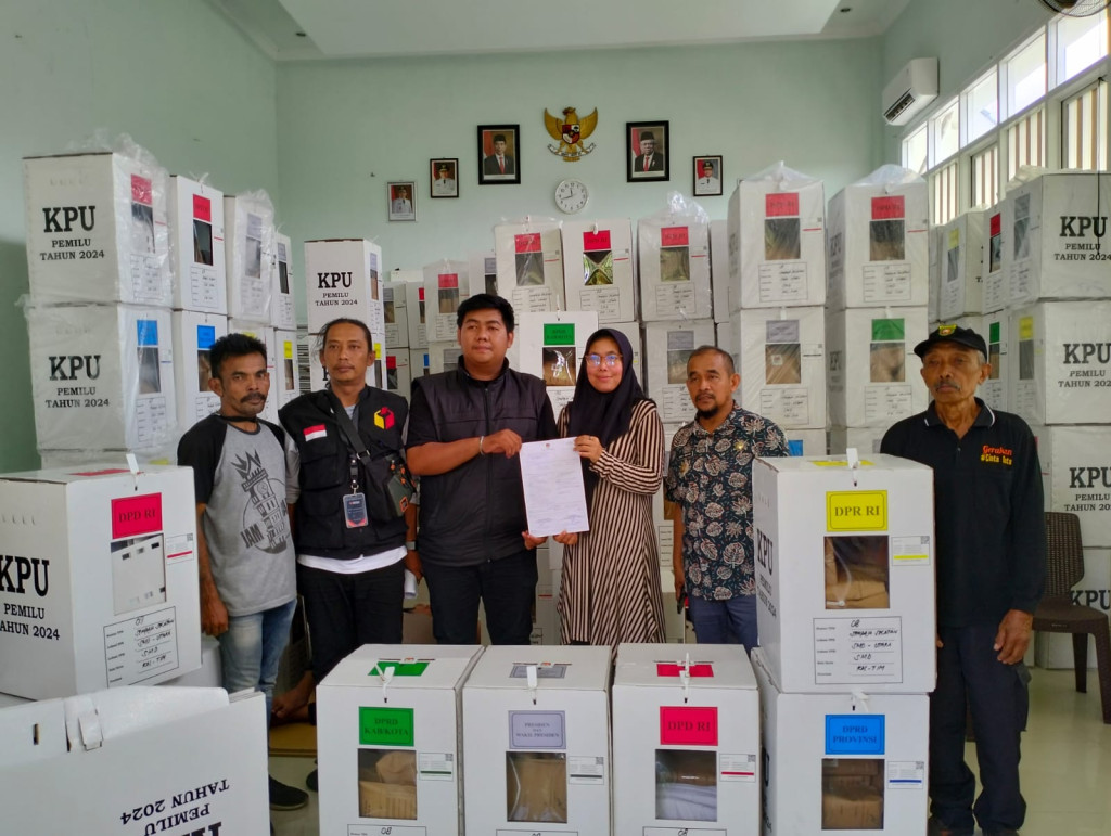 Penyerahan Kotak Suara ke Kecamatan
