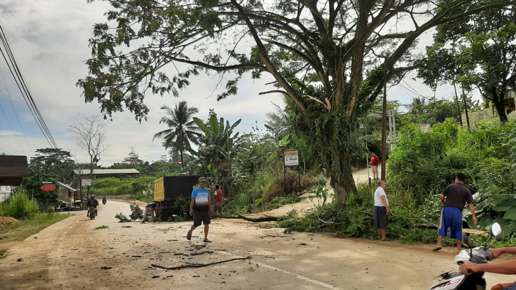 kerja Bakti RT.42 Perum Bukit Solong Durian Kelurahan Sempaja Utara
