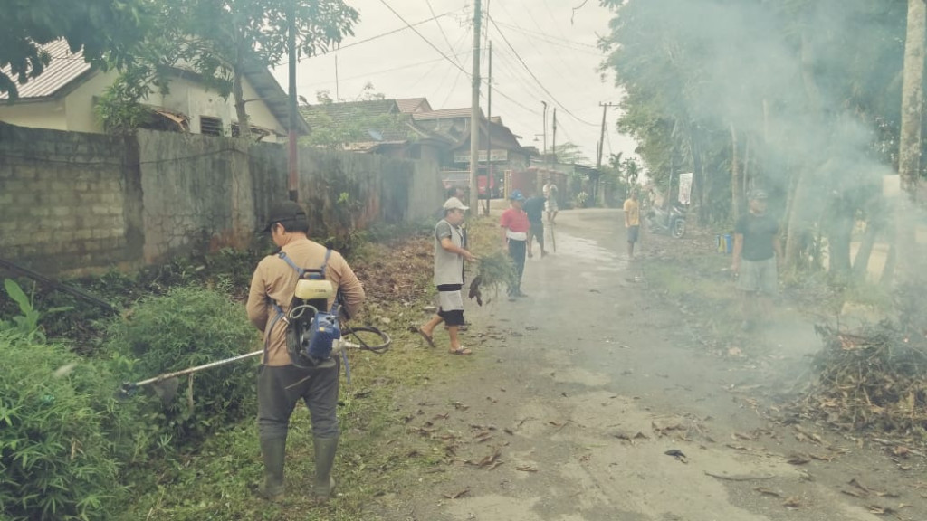 Kerja Bakti Warga Perum Solong Kembar RT.23 Kelurahan Sempaja Utara