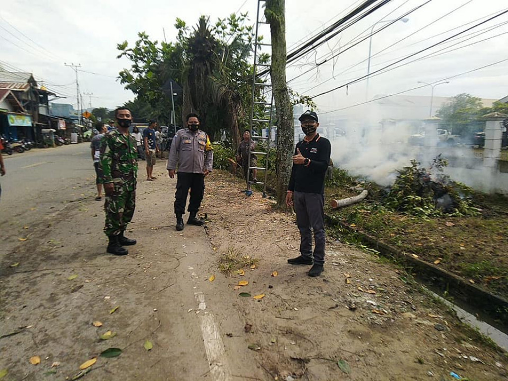 Gotong Royong Di Wilayah Kelurahan Sengkotek