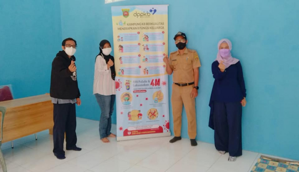Koordinasi dengan pengurus Kampung Keluarga Berkualitas Sumba 78 Asri RT 7 dan RT 8