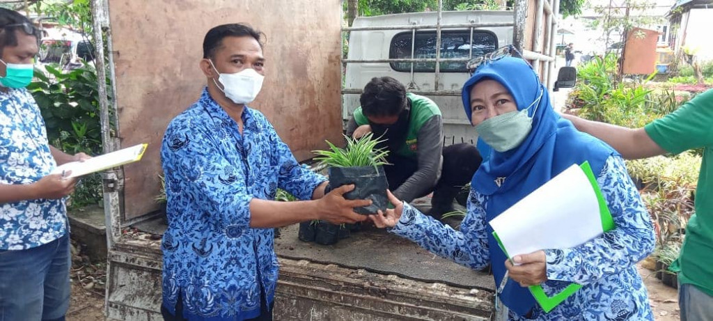 Penyerahan Tanaman Hias Ke DLH Kota Samarinda