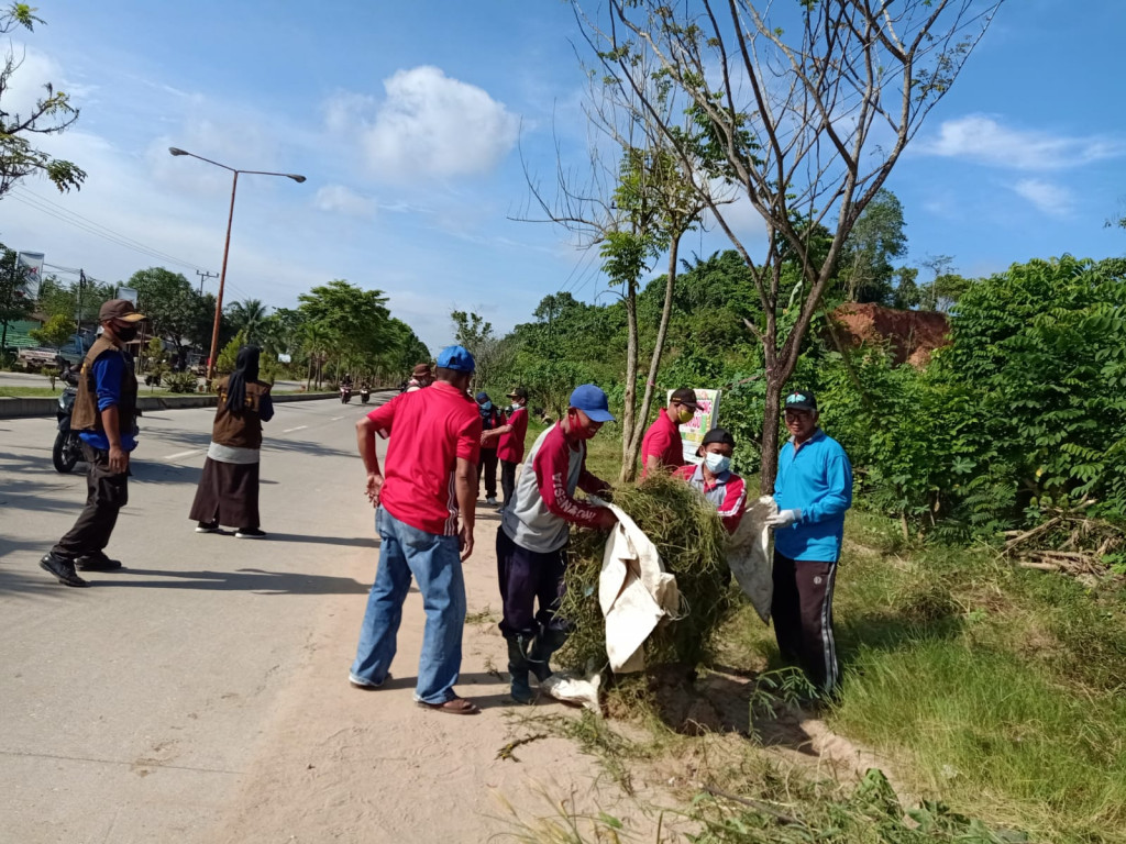 Gotong royong pembersihan Drainase