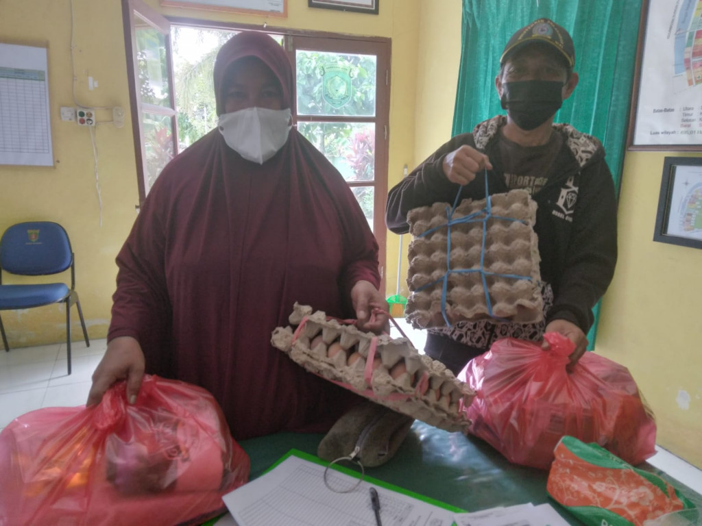 Pembagian Sembako bagi warga yang terdampak Covid 19