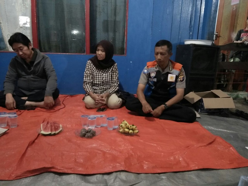 Membahas rencana pemindahaan warga RT.20 yang mendiami tanah POLTEKES.