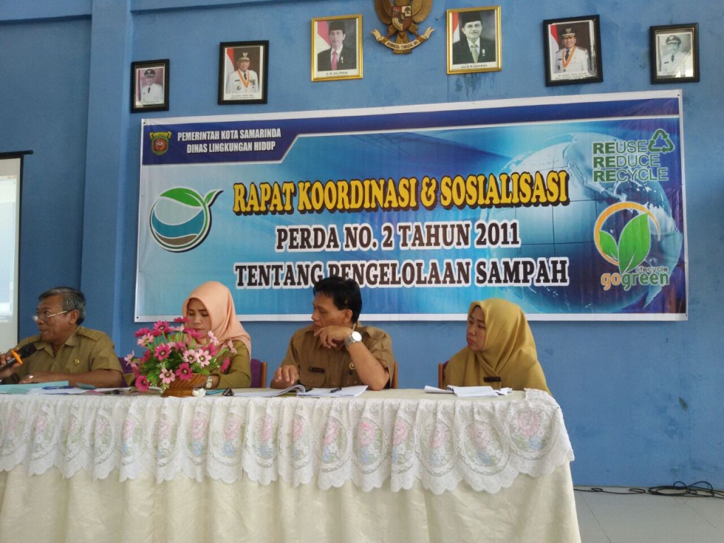 Menghadiri Rapat Koordinasi dan Sosialisasi  Tentang Pengolahan Sampah di kantor Kecamatan Samarinda Ulu Pada tanggal, 30 Mei 2018
