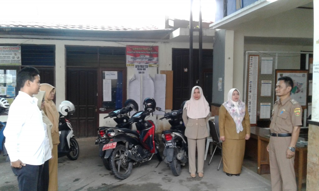 Melaksanakan Apel Pagi