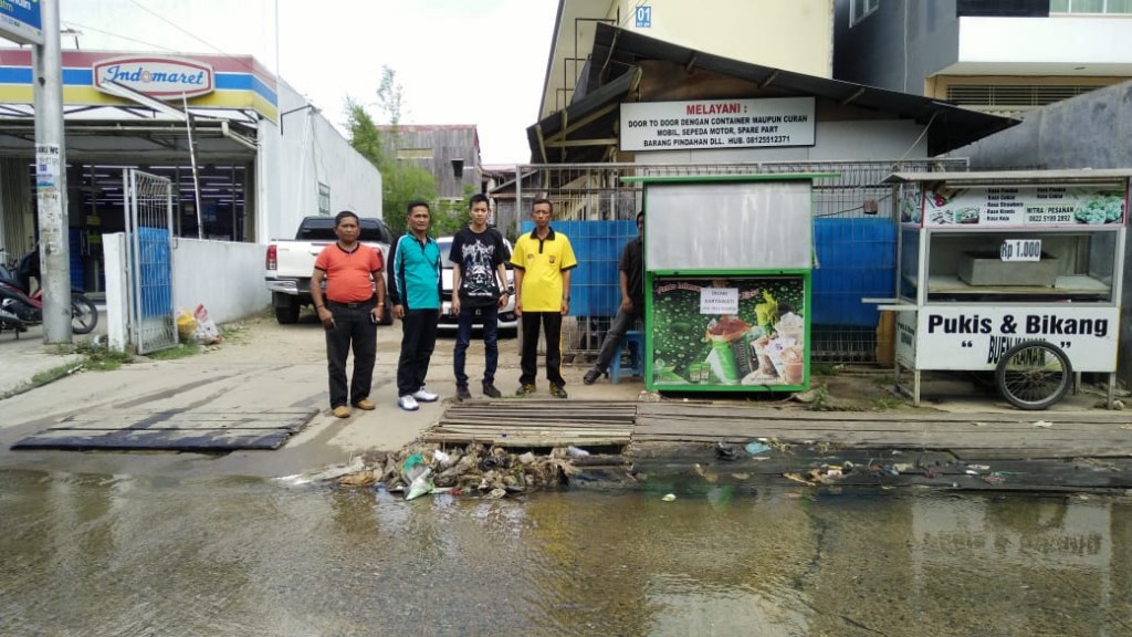 Meninjau lokasi yang sering bajir