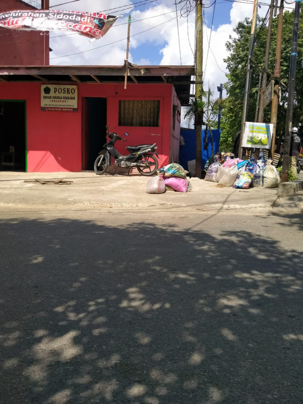 PEMBERSIHAN POSKO BALAKAR KELURAHAN SIDODADI
