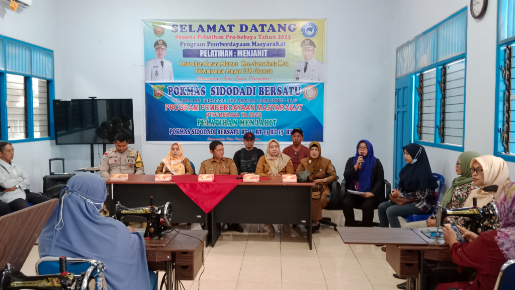 Pokmas Sidodadi Bersatu Resmi Membuka Pelatihan Menjahit yang dihadiri oleh Wakil Lurah dan Kasi Kesra Kelurahan Sidodadi