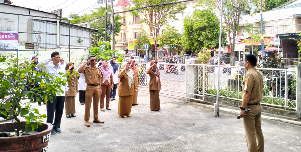 Kelurahan Sidodadi Melaksanakan Apel Pagi yang Dipimpin Oleh Kasi Ekobang
