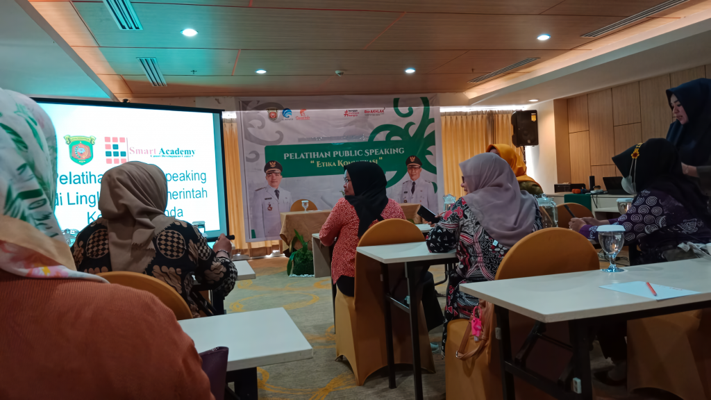 Kasi Kesra Kelurahan Sidodadi Berpartisipasi dalam Pelatihan Public Speaking yang Diadakan Oleh BKPSDM