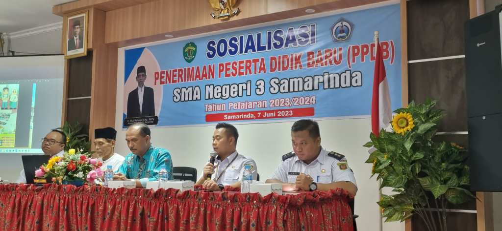 Lurah Sidodadi Menghadiri Kegiatan Sosialisasi Peserta Didik Baru (PPDB) SMA Negeri 3 Samarinda