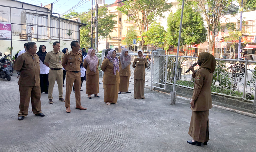 Kegiatan Apel Pagi Kelurahan Sidodadi yang Dipimpin oleh Kasi Kesra